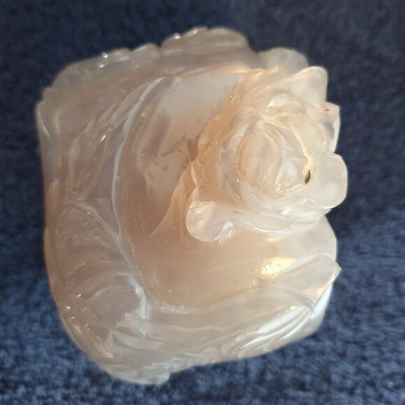 Early 20th Century Hand-Carved Natural Rose Quartz Phoenix & Peony Ornament - Picture 12 of 14